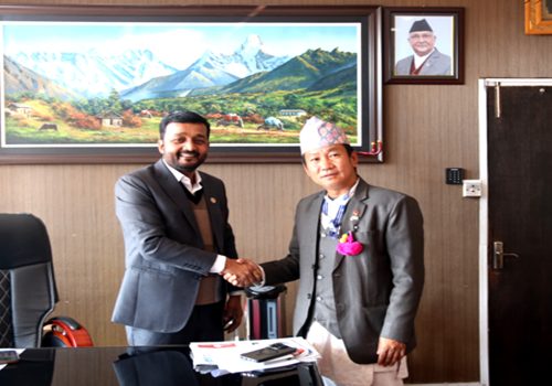 धरानको खानेपानीको समस्या समाधानको प्रयास गर्ने मन्त्री यादवको प्रतिबद्धता