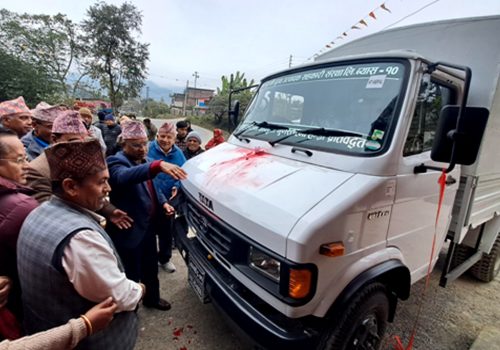 अनुदान नपाएपछि किसानले दूध बेच्न किने ‘ट्रक’