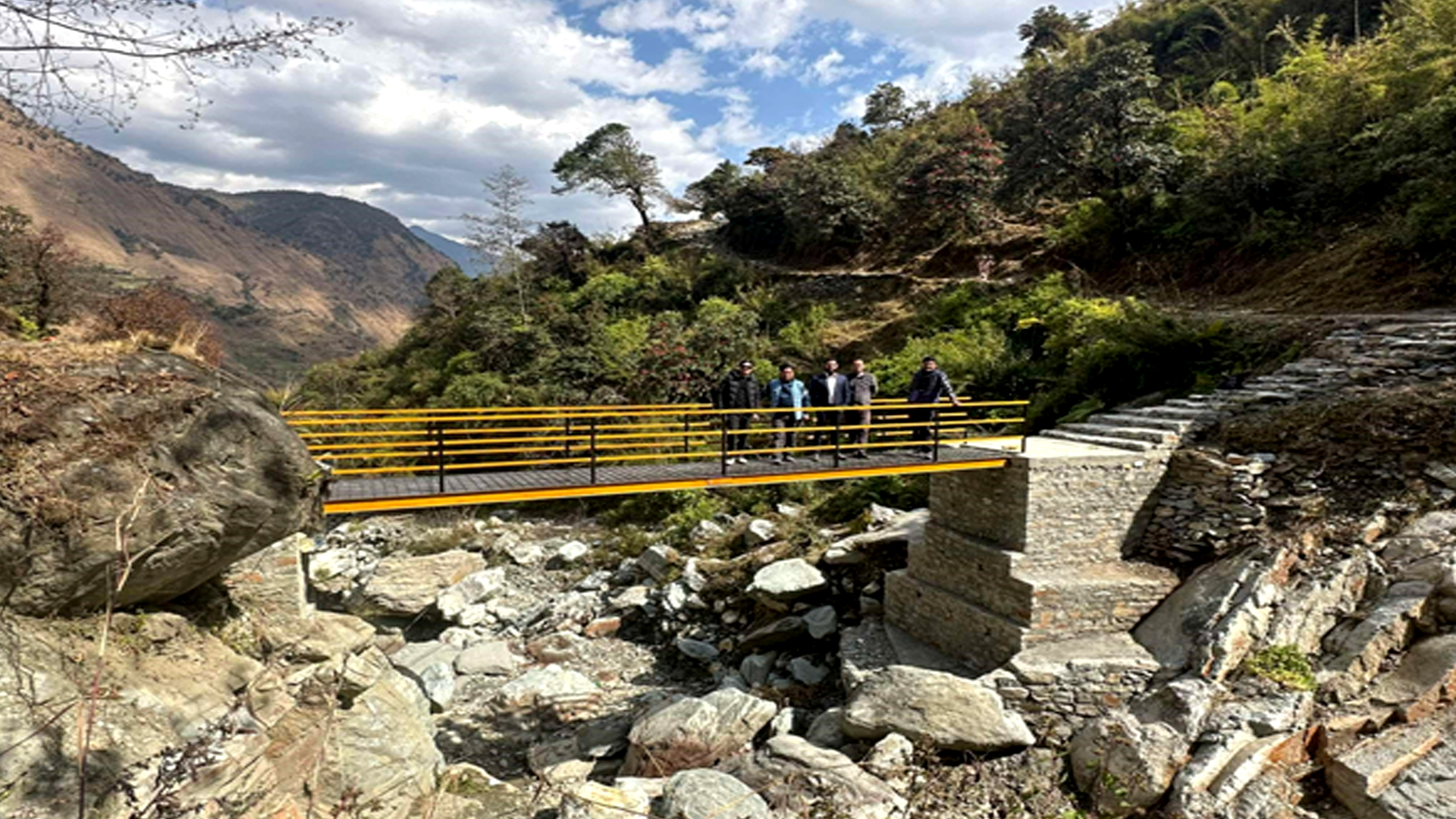 बाङखोलामा पुुल निर्माण भएपछि पदमार्गमा आउने पर्यटकलाई सहज
