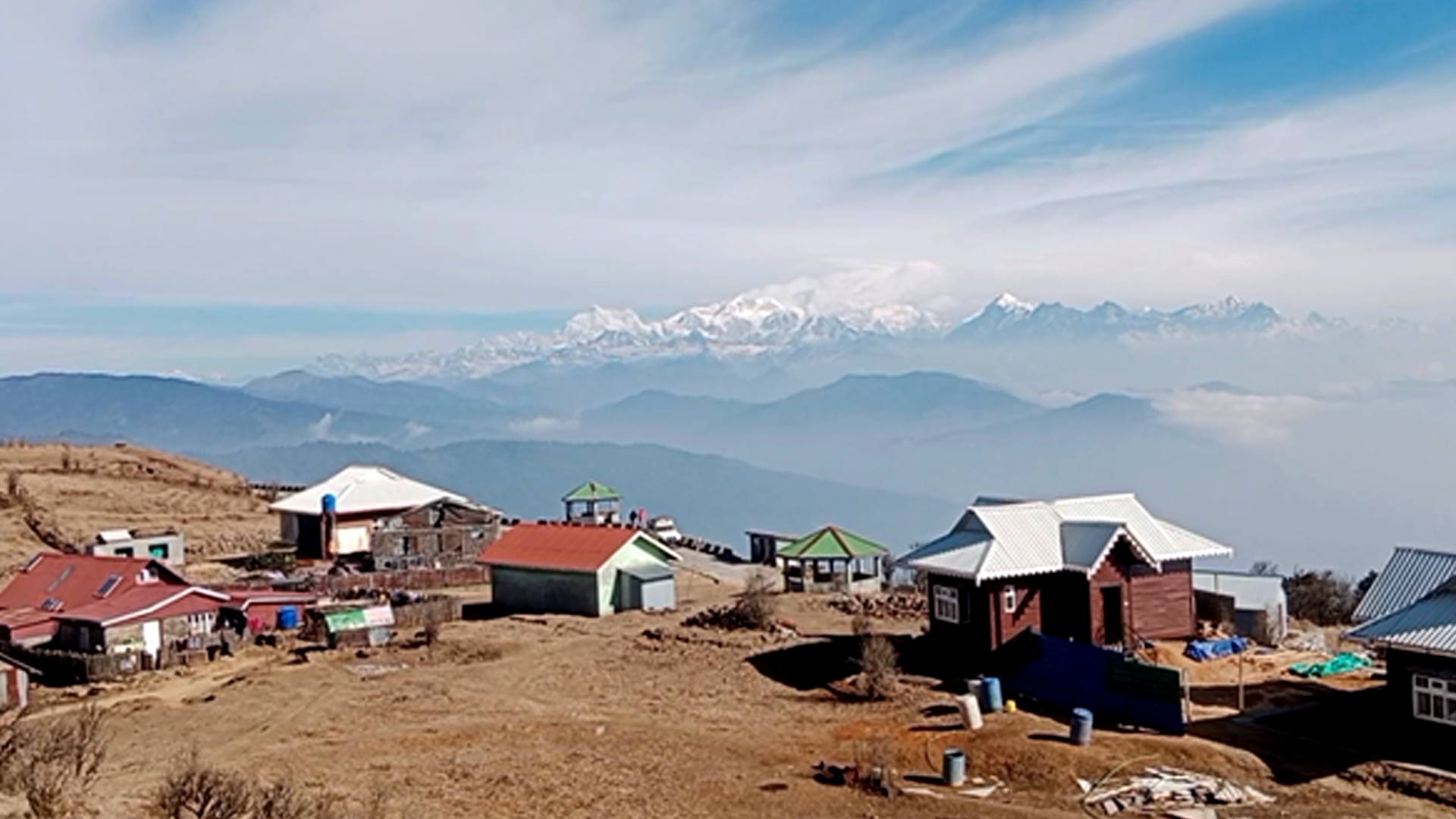 इलामका सीमावर्ती गाउँमा विद्यार्थी छन्, विद्यालय छैनन्