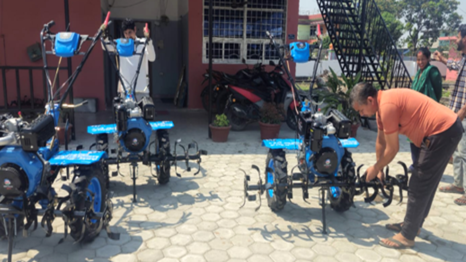 कञ्चनपुरका किसानलाई अनुदानमा ‘मिनी टिलर’