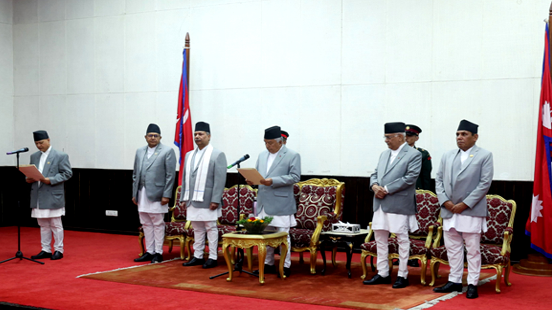 राष्ट्रपतिद्वारा शिक्षा मन्त्रीलाई शपथ