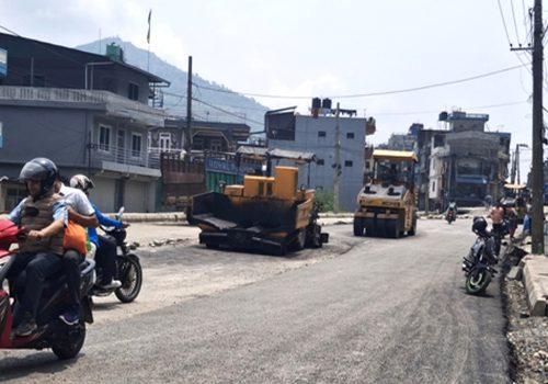 मध्यपहाडी लोकमार्ग :  हरिचोक–याम्दी खण्ड ‘अस्फाल्ट’ प्रविधिबाट ‘पिच’