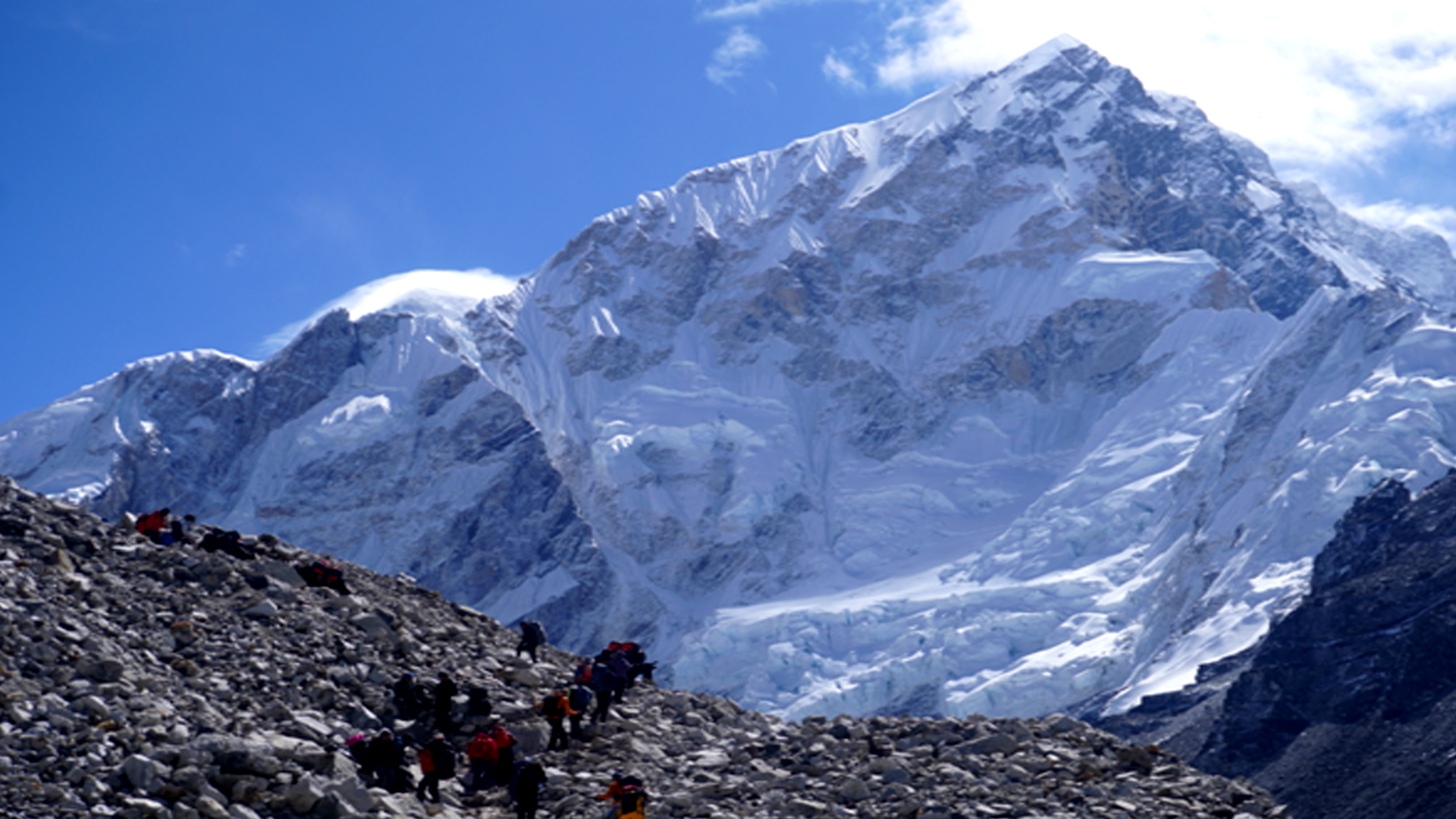 पर्वतारोहण पथप्रदर्शक पेसामा शेर्पा युवाको घट्दो आकर्षण