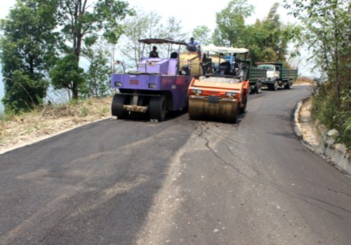 घ्याम्पेसाल पाँचखुवा देउराली ताकुकोट सडक  २८ वर्षपछि कालोपत्र