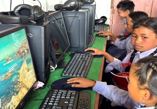 विद्यालयमा ‘इ लर्निङ कक्ष’ सञ्चालन गर्न सहयोग गर्दै ईश्वर मन्दिर