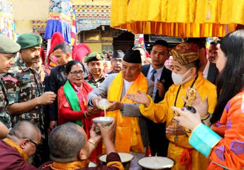 राष्ट्रपतिद्वारा बौद्धस्थित ल्हाखाङ गुम्बामा पूजा, आराधना