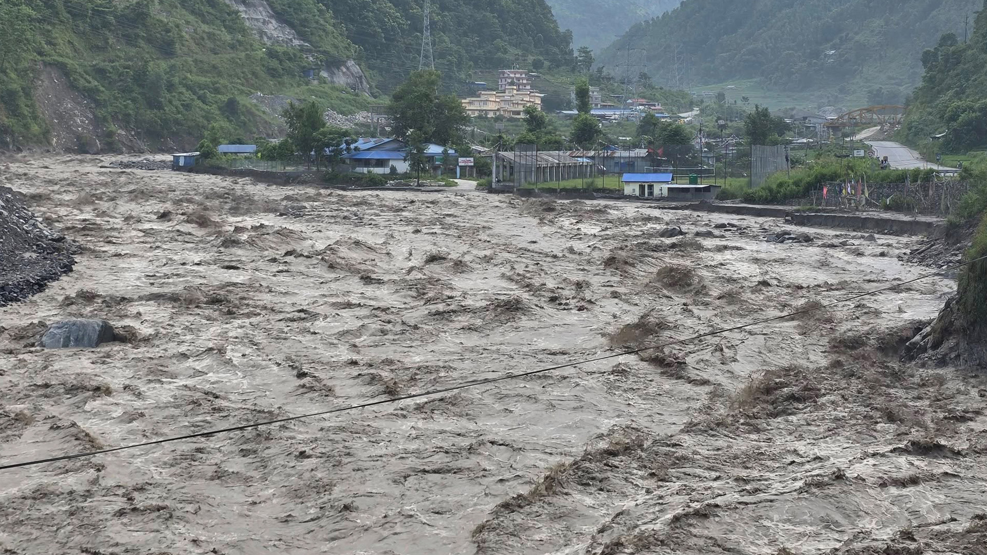 भोटेकोसीमा भीषण बाढी, सतर्क रहन आग्रह