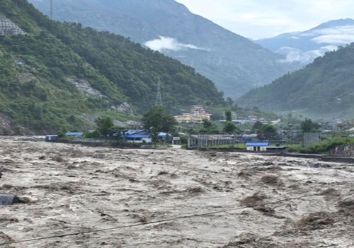 भोटेकोसीमा भीषण बाढी, सतर्क रहन आग्रह