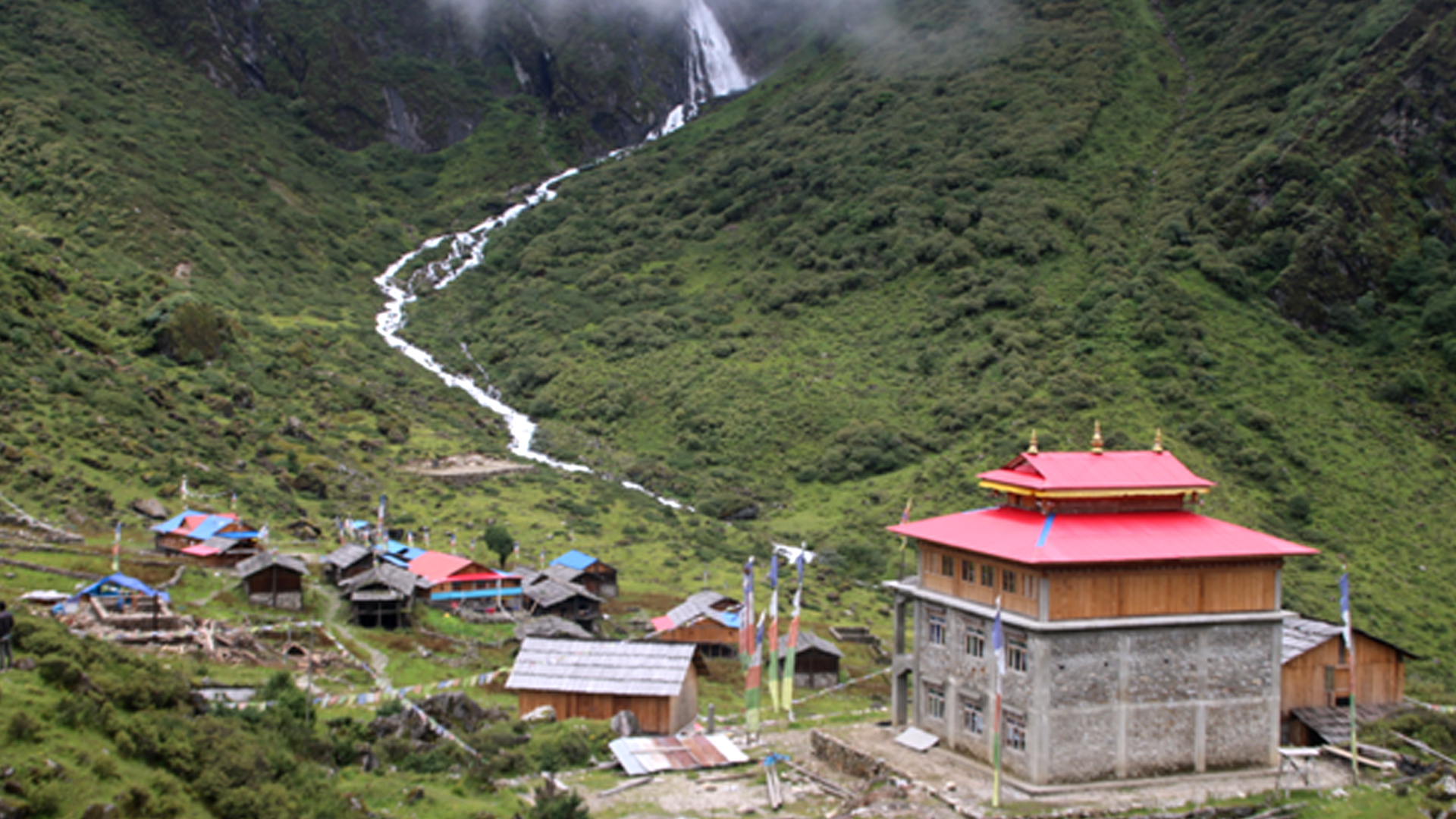 आर्थिक अभावमा जोङलुङ गुम्बा पुनर्निर्माण अधुरै