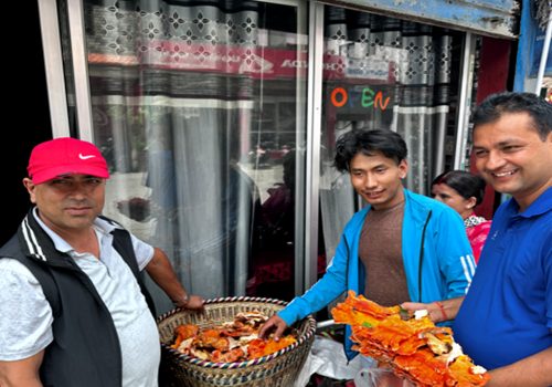 बेनी बजारमा रातो च्याउको माग बढी