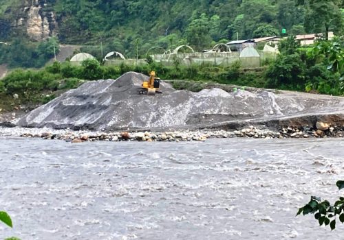 बागलुङ र पर्वत भएर बग्ने कालीगण्डकी नदीमा रोकिएन दोहन