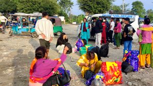 ‘चाडपर्व छोडेर काम खोज्न भारत’