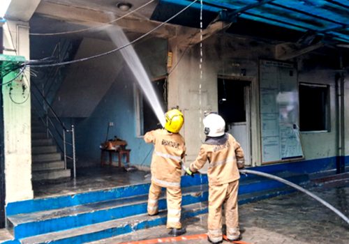 प्रहरी कार्यालयहरुको मर्मतमा जुटे स्थानीयवासी