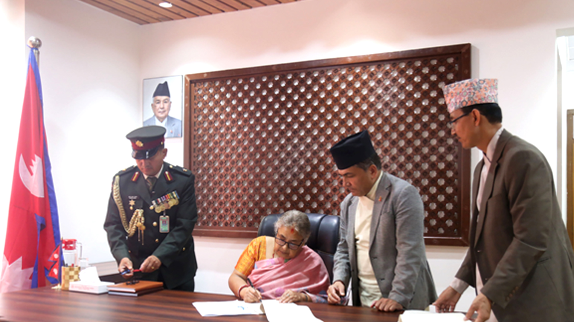प्रधानमन्त्री कार्कीद्वारा पदबहाली