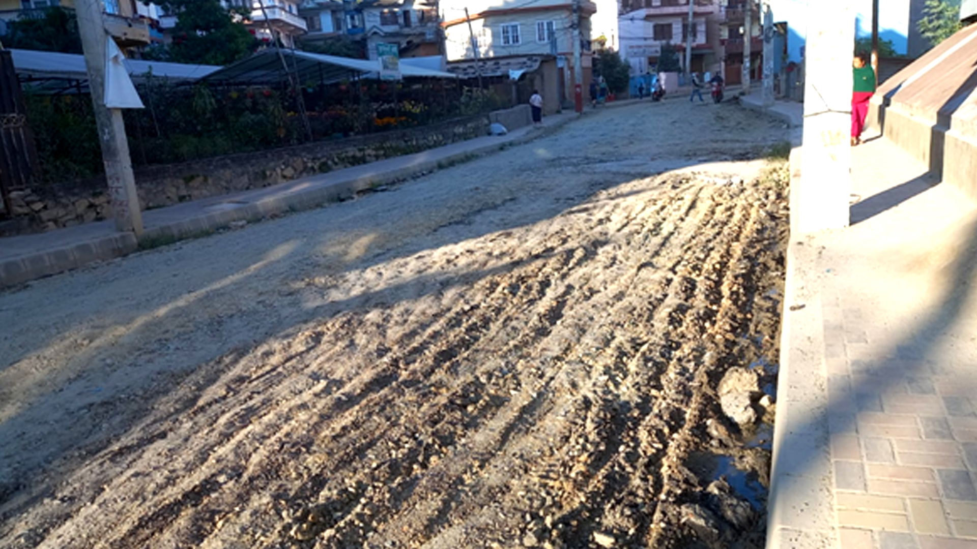 पशुपतिनाथ र बौद्धनाथ जोड्ने सडकमा ‘अस्फाल्ट प्रविधि’ को कालोपत्र