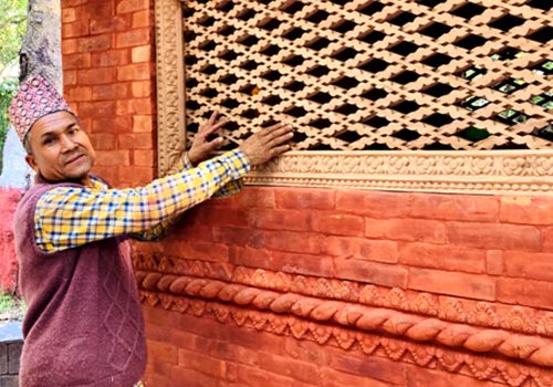 काष्ठकलामा सिपालु भीमबहादुर