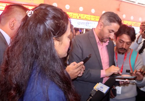 सञ्चारमन्त्रीद्वारा गोँगबु बसपार्कमा निःशुल्क इन्टरनेट सेवा शुभारम्भ