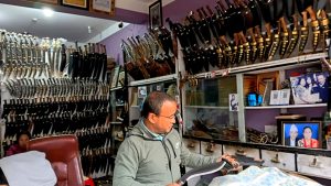 भोजपुरमा बन्छन् पाँच सयदेखि ५२ हजारसम्मका ‘भोजपुरे खुकुरी’