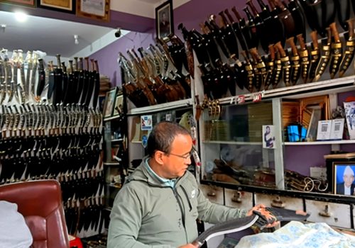 भोजपुरमा बन्छन् पाँच सयदेखि ५२ हजारसम्मका ‘भोजपुरे खुकुरी’