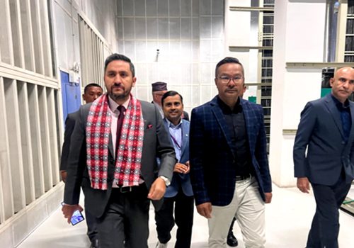 सञ्चारमन्त्री खरेलद्वारा एनसेल कार्यालय अवलोकन