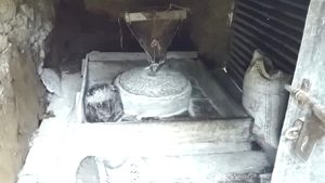 गाउँघरमा प्रयोग हुने परम्परागत पानीघट्टाको प्रचलन हराउँदै