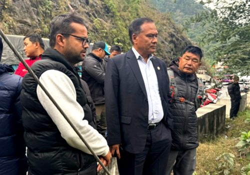 एक महिनाभित्र काम सुरु नगरे घुमाउने पुलको ठेक्का तोडिनेछ : मन्त्री घिसिङ