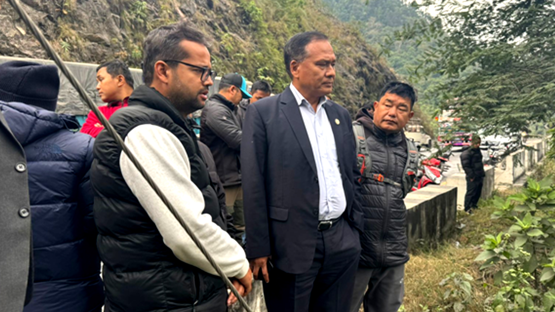 एक महिनाभित्र काम सुरु नगरे घुमाउने पुलको ठेक्का तोडिनेछ : मन्त्री घिसिङ