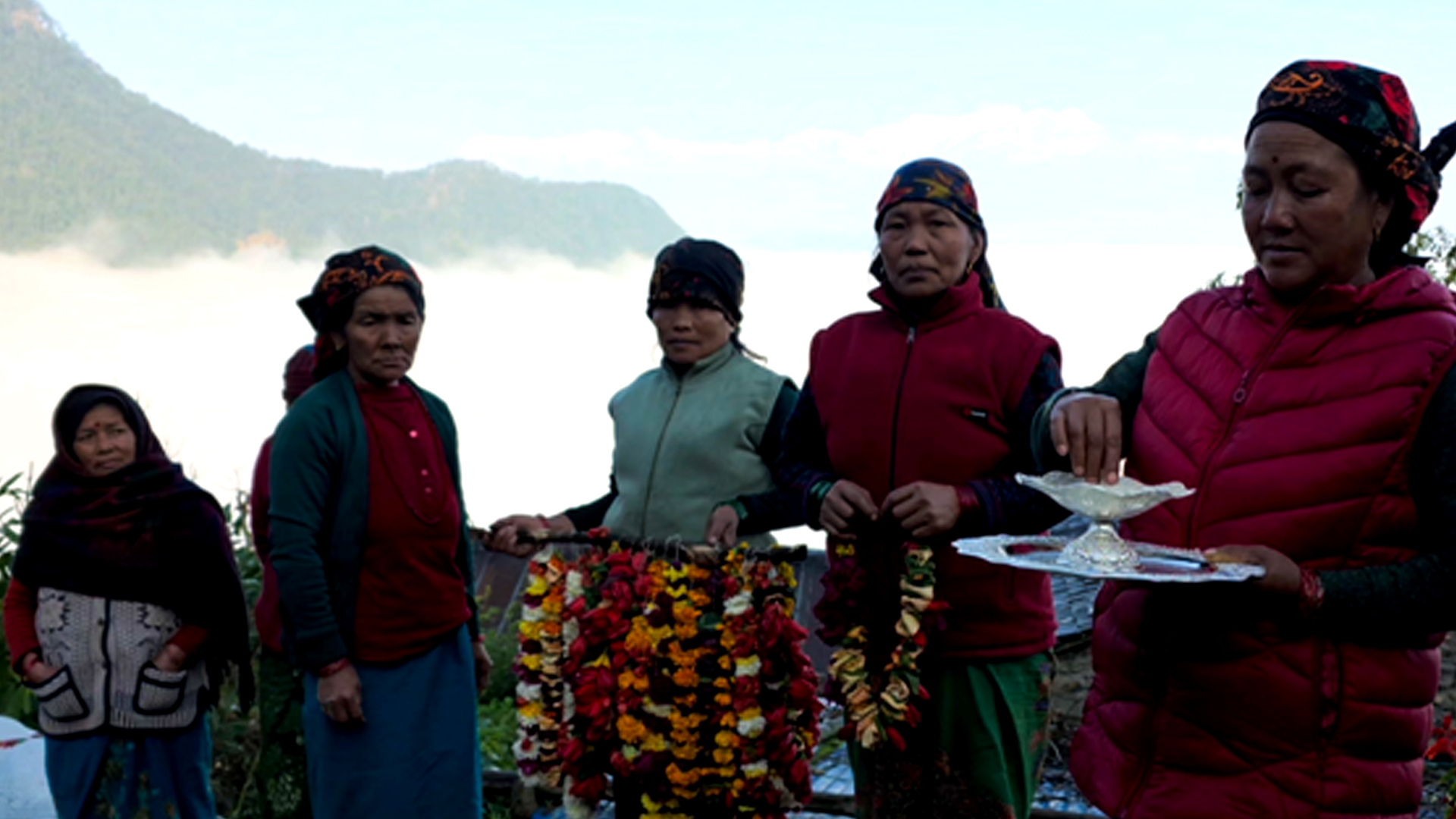 घरबासले फेरिँदै कोरिखाका महिलाको दैनिकी