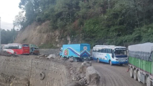 नागढुङ्गा नौबिसे सडक दैनिक पाँच घण्टा बन्द हुने