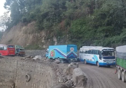 नागढुङ्गा नौबिसे सडक दैनिक पाँच घण्टा बन्द हुने