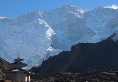 कञ्चनजङ्घा आधार शिविर सुनसान