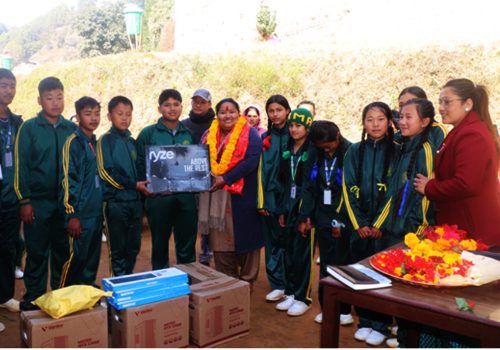 समता स्कुललाई कम्प्युटर हस्तान्तरण