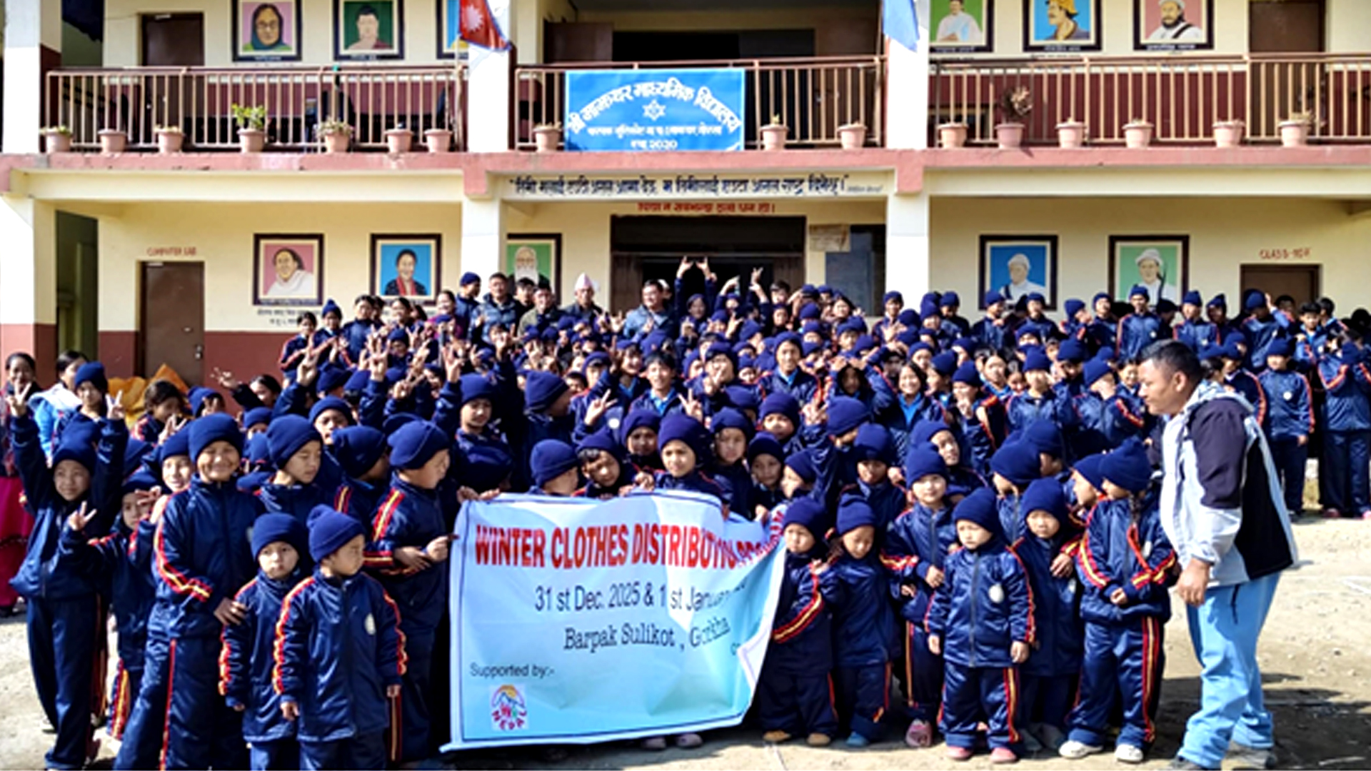 बालबालिकालाई न्यानो कपडा वितरण