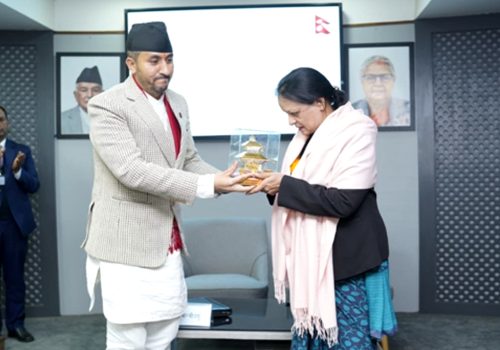 देश बनाउन कर्मचारीको भूमिका महत्वपूर्ण : सञ्चारमन्त्री खरेल