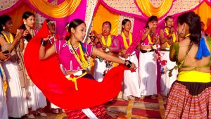 थारू समुदायको ‘ढुम्री’ नाच लोप हुँदै