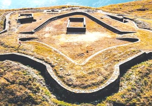 पर्यटकको मन लोभ्याउँदै ऐतिहासिक दुगुनागढी