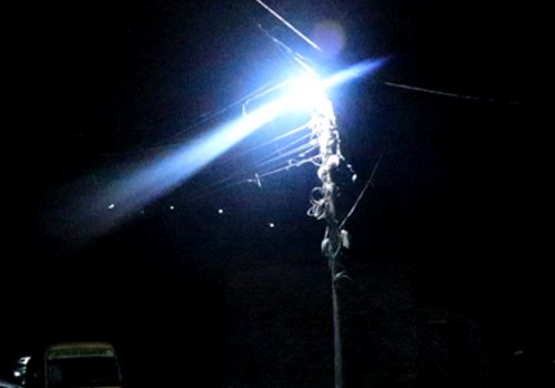 बालबालिकाले देउसीभैलो खेलेर जुटाएको रकमबाट ताराखेतमा सडकबत्ती