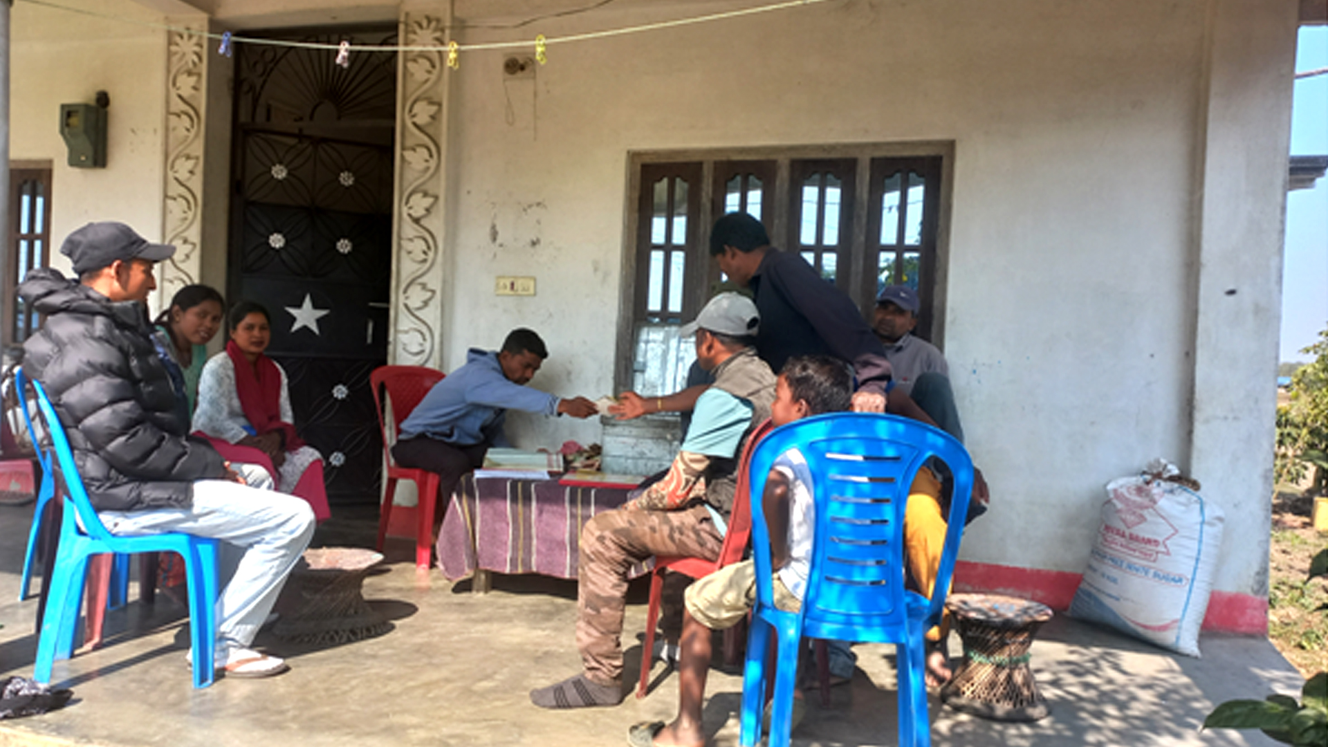 जलथलका सन्थाल समुदायमा नियमित बचत अभियान