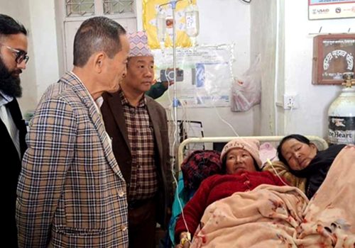 बिरामीको अवस्था बुझ्न स्वास्थ्यमन्त्रीसहितको विज्ञ टोली जन्तेढुङ्गामा