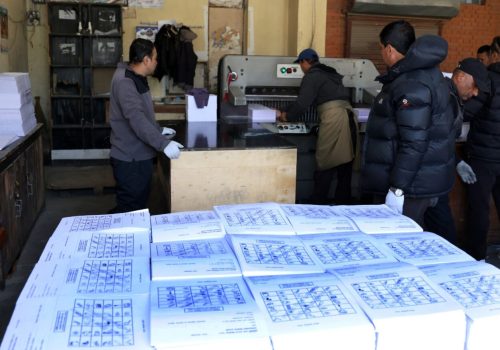 निर्वाचन २७ दिन बाँकी : साठी जिल्लाको मतपत्र छपाइ सकिँदा प्याकिङको काम धमाधम
